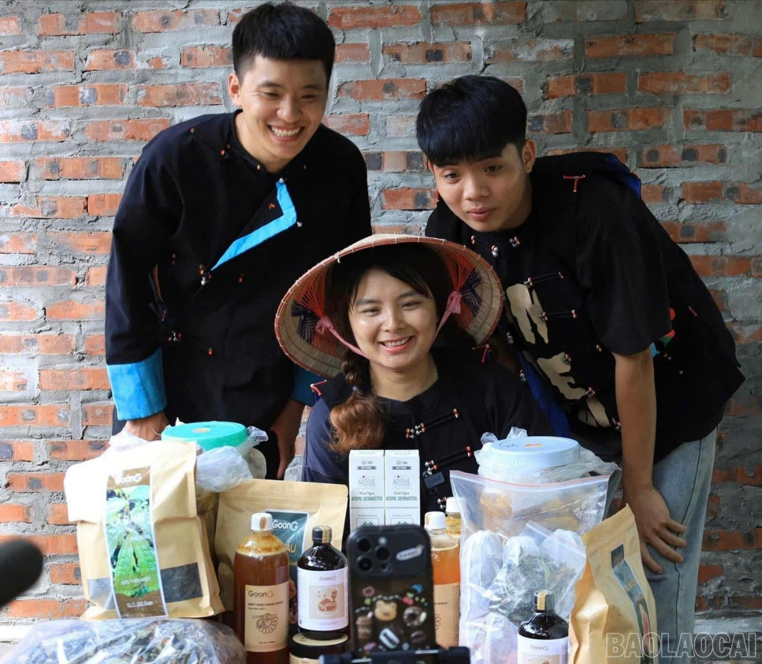 Chảo Thị Yến thành công đưa nông sản địa phương lên sàn thương mại điện tử. baolaocai-br-yen.jpg